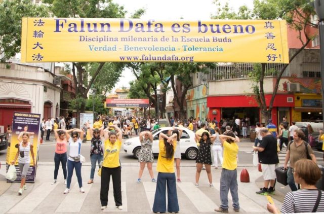 An activity in Chinatown in Buenos Aires to raise awareness about the persecution of Falun Gong in China.